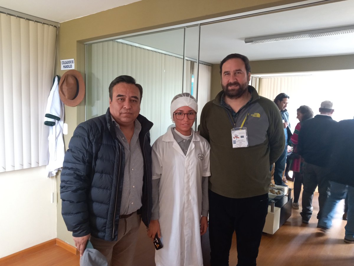 Minagri Arica (@minagriarica) on Twitter photo Con una gira tecnológica de agricultores de Arica y sus valles a conocer la experiencia del agro en Tacna, Perú, seguimos con el proyecto Plataforma INNOVACT <a href="/Innovact_eu/">Innovactplatform</a> promoviendo la competitividad en zonas fronterizas 🇨🇱 🇵🇪 #ChileEnMarcha Con una gira tecnológica de agricultores de Arica y sus valles a conocer la experiencia del agro en Tacna, Perú, seguimos con el proyecto Plataforma INNOVACT <a href="/Innovact_eu/">Innovactplatform</a> promoviendo la competitividad en zonas fronterizas 🇨🇱 🇵🇪 #ChileEnMarcha