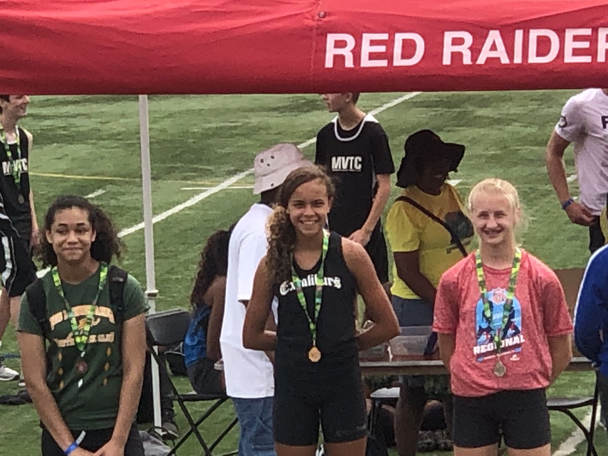 johnson_arriana's tweet photo. AAU 14 division girls 100 meter hurdles region champion🥇 #firstintheregion #champion #TrackandField #trainhardwineasy @AAUTrackNField https://t.co/wqsHkJwiAB