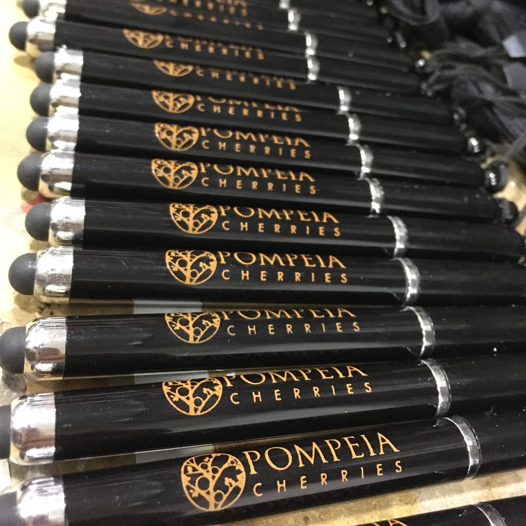 proregalos's tweet photo. Tu marca en todos lados... no se, piénsalo.

#regalos #publicitario #regalospublicitarios #regalospromocionales #promociones #marketing #corporativos #pyme #emprendimiento #chile #empresa #regaloscorporativos #proregalos https://t.co/LHFltj72OR