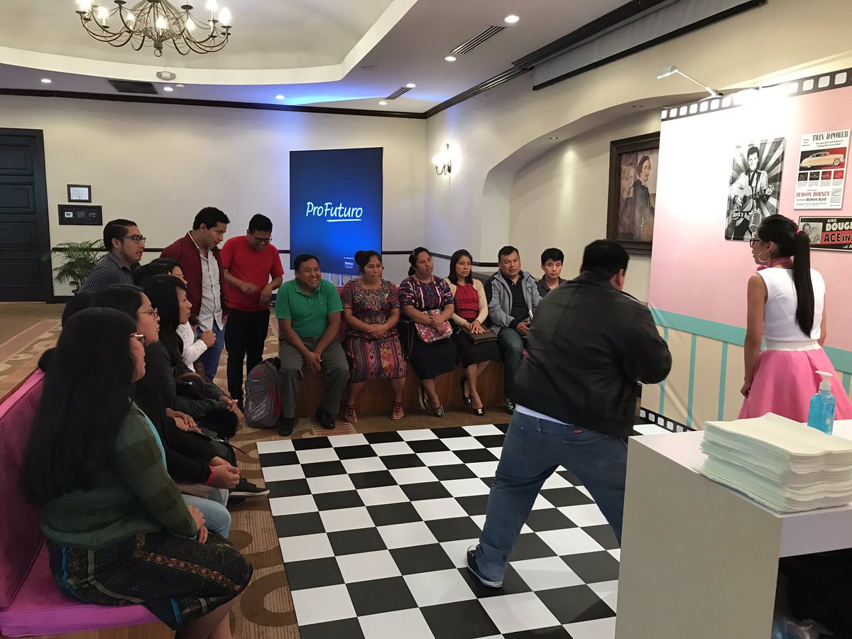 Asi iniciamos nuestro momento de innovación con más de 60 docentes de Sacatepéquez, quienes aprenderán nuevas metodologías para desarrollar creatividad e innovación en el Aula. 
#Creatividad #Innovación #Guatemala