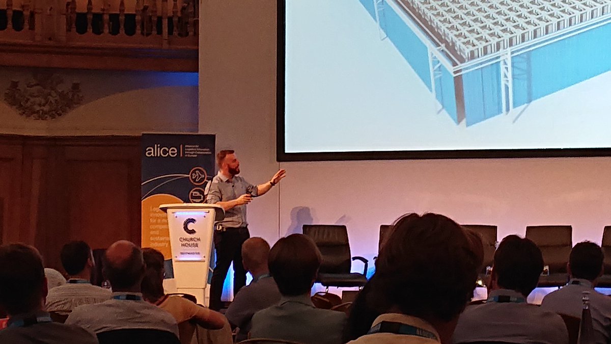 Starting our plenary Advancing the Next Steps towards #PhysicalInternet with Matt Whelan from <a href="/OcadoTechnology/">Ocado Technology</a> talking about #Robotics &amp; #AI

#freight #logistics #ipic2019