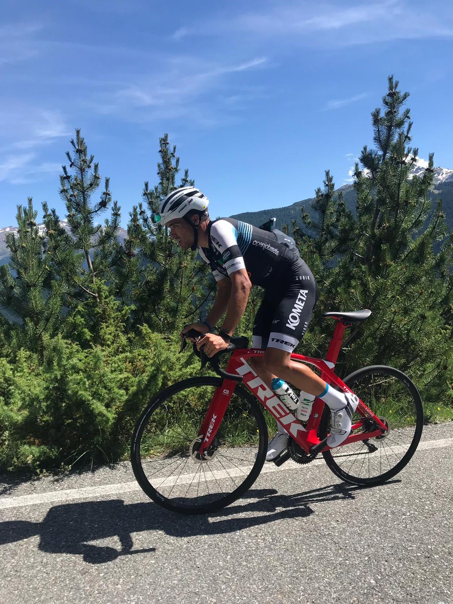 0xRogueAlpha's tweet photo. A normal day in the cyclist paradise!! @Valtellinanews #ciclismo #cycling #cyclingtips #road #gobikprocycling #openjobmetis #rotor #valtellina #kometa #uvet #skoda #trek #kometacyclingteam #fundcontateam  #quererespoder💪 https://t.co/XI9921F14W