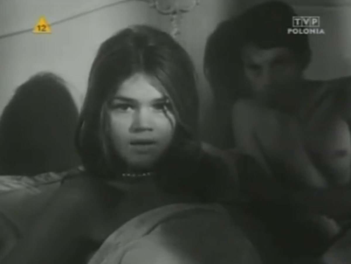 TimoAlina's tweet photo. when you’re watching old polish movies and the leading actress looks just like Alina 👁✨ https://t.co/Xn2vwyoPQk