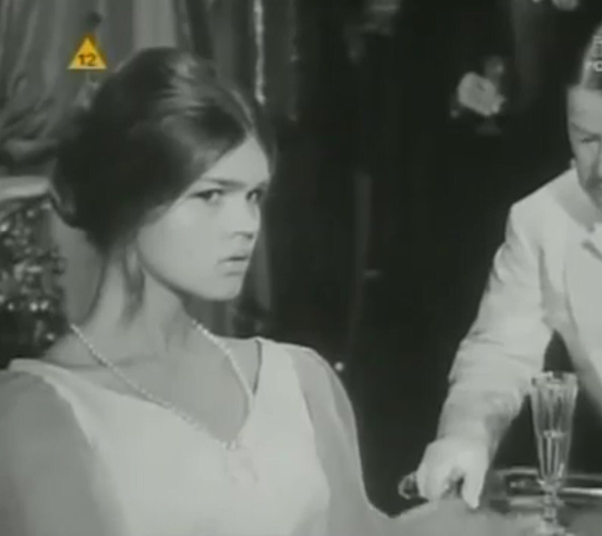 TimoAlina's tweet photo. when you’re watching old polish movies and the leading actress looks just like Alina 👁✨ https://t.co/Xn2vwyoPQk