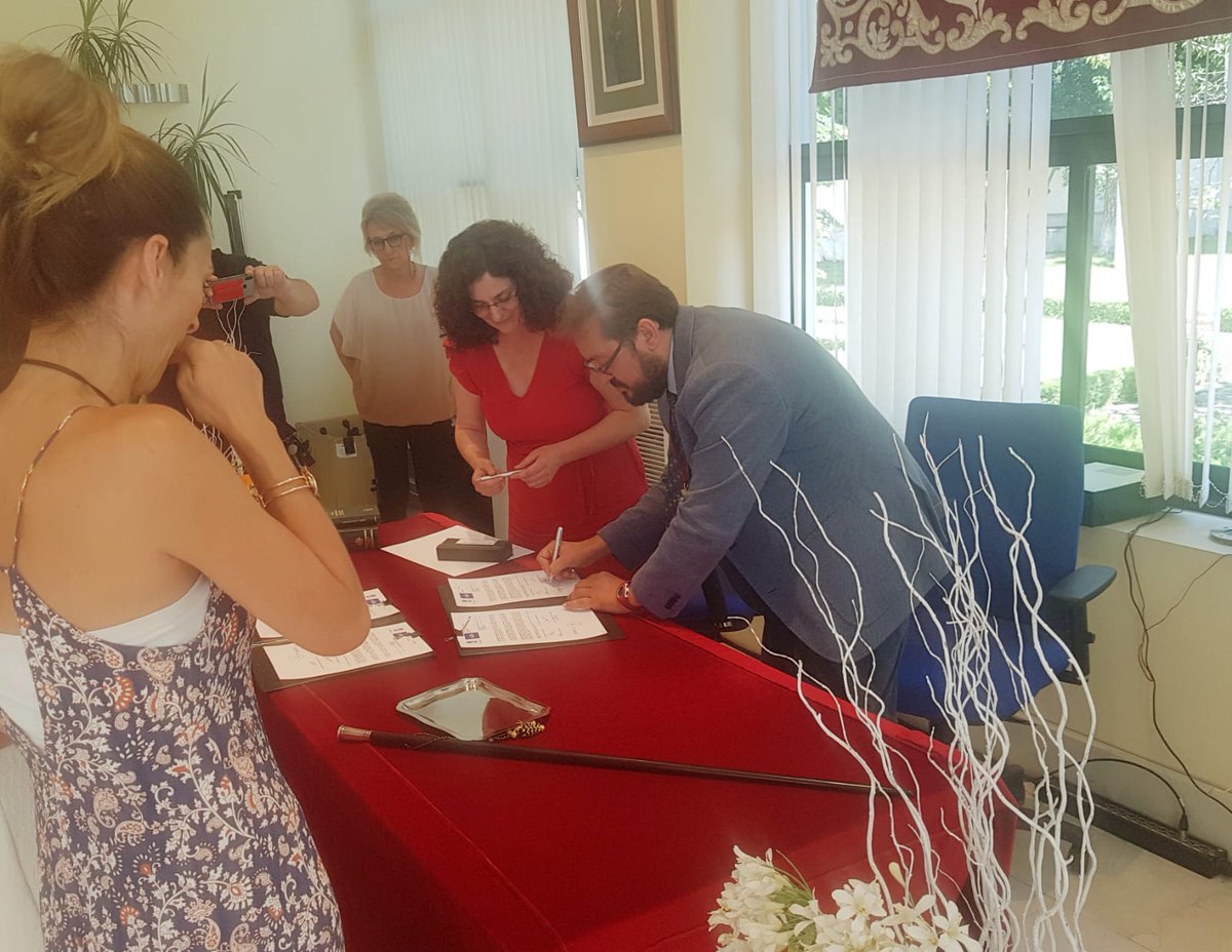 JMDHortaleza's tweet photo. 📸El concejal @SerranoAlbertoP ha oficiado hoy la primera de muchas bodas durante esta legislatura en el distrito de #Horaleza 👰🤵💍.
¡Enhorabuena a los contrayentes! 😍😍
#BodaCivil https://t.co/POuQVeZNF6