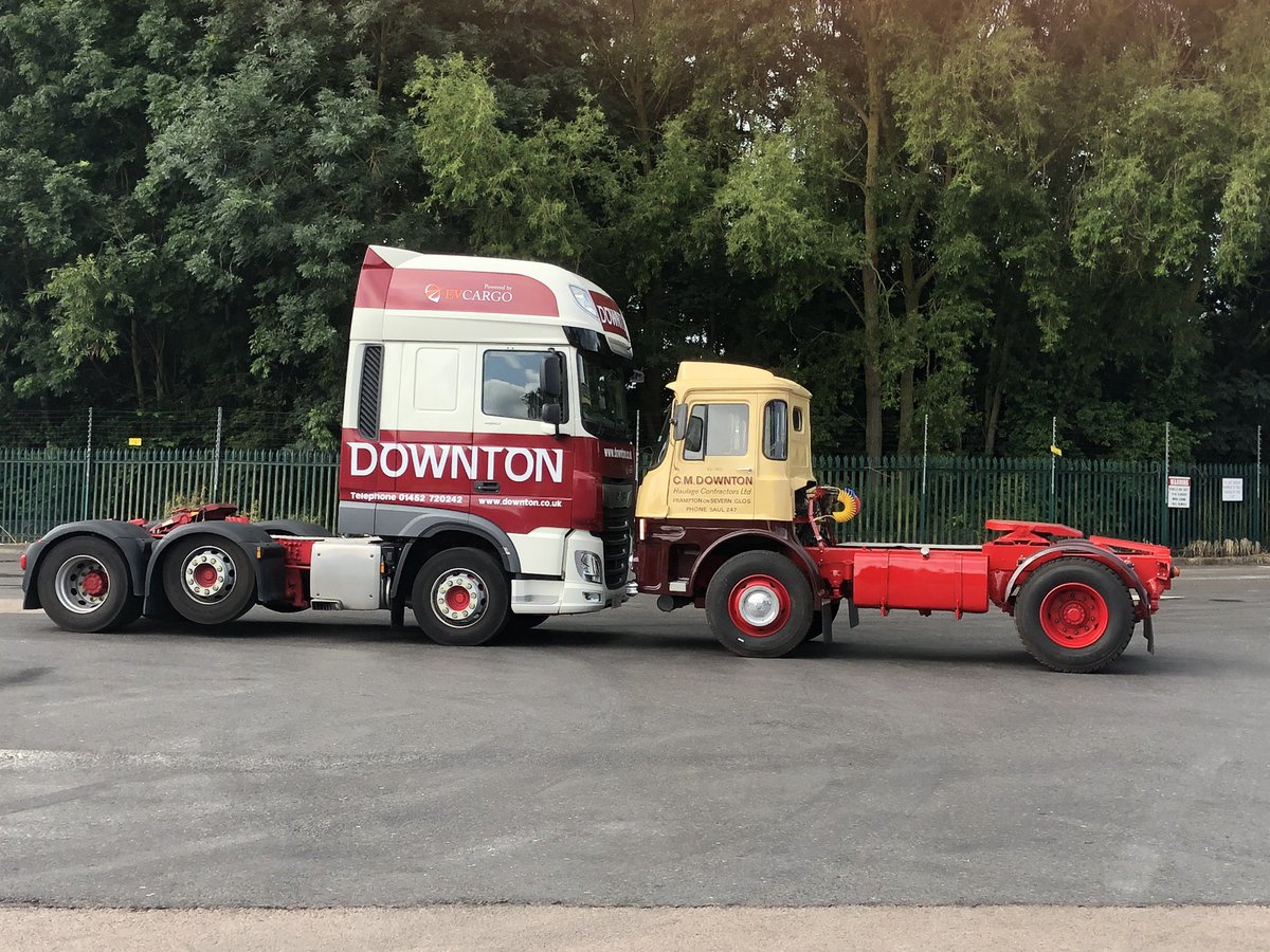 Old versus new today. 1971 A series ERF next to 2019 DAF XF in the yard. Great photo shoot!
