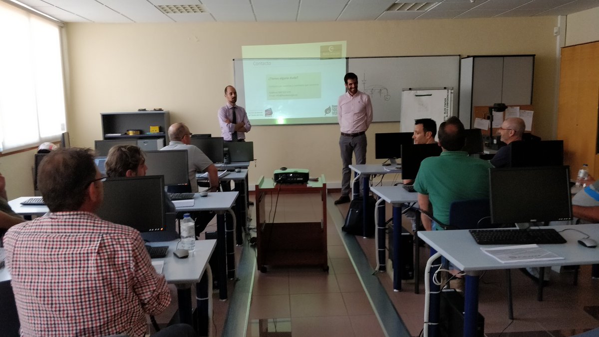 FenieInstalad's tweet photo. FENIE estuvo ayer en la asociación de #Ourense , #Instalectro con las jornadas de #Autoconsumo que la Federación está llevando a cabo.

¡Gracias a todos los asistentes por venir! 

#CreandoAUTOCONSUMO https://t.co/XfECkLehrK