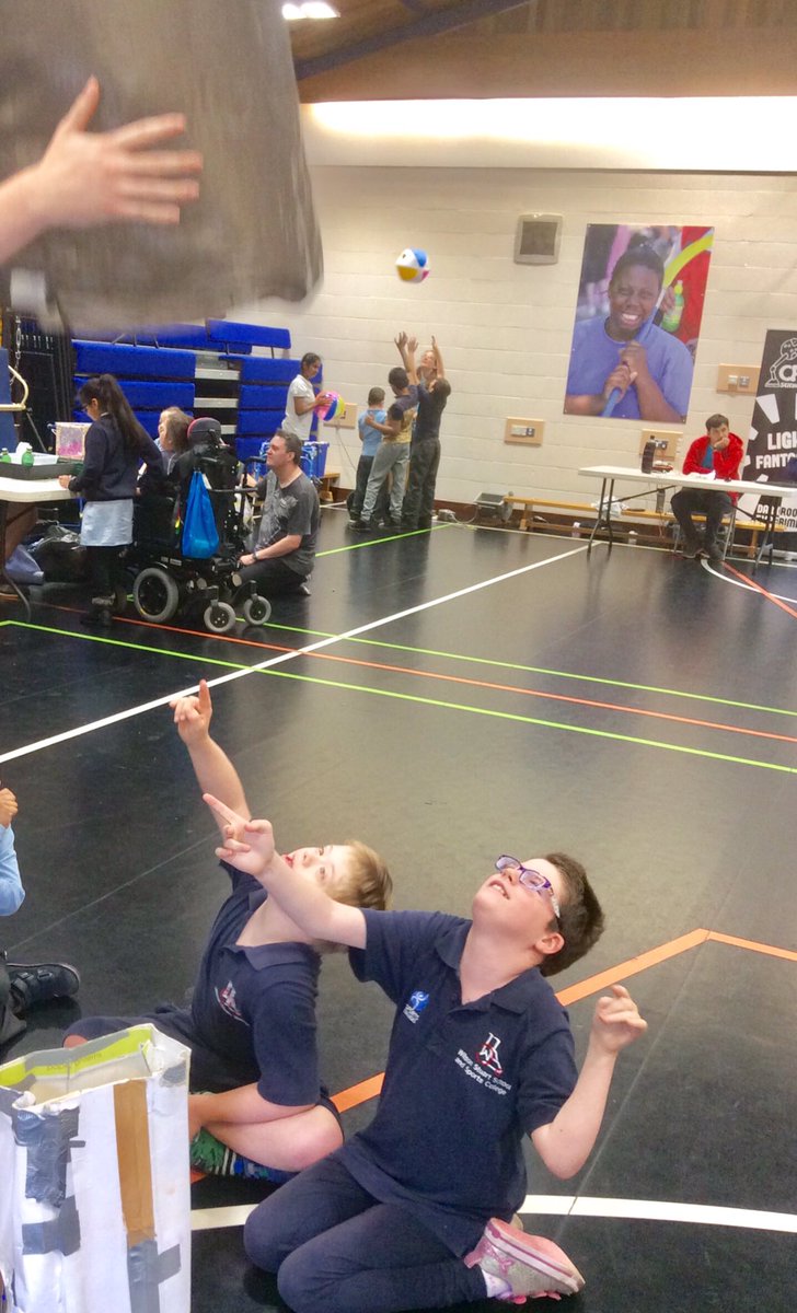 wilsonstfeed's tweet photo. Students had great fun on Science day this week!  Special thanks to our visitors @chaosscience for a fantastic day 🤩👩‍🔬💥#wsscience https://t.co/BpObfuZAws