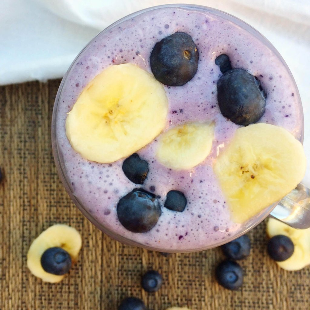 MommiHealth's tweet photo. Blueberry Banana Shake
1 serving Mommi Vanilla Protein
1/2 medium banana, frozen
1/2 blueberries, fresh or frozen
1/3 cup blueberry yogurt
1/4 cup non-fat milk (or milk of choice)
1/2 cup ice cubes
*Fresh blueberries and banana for optional garnish
Blend until smooth and enjoy! https://t.co/X94afN84KJ