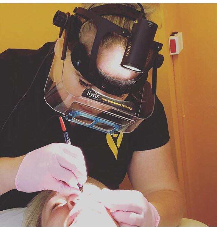 BrightNewMe's tweet image. Our cross-polarised light and magnifier allows us to see a magnified view of the skin, 1mm BELOW the surface. It's perfect for treating thread veins #pinpointaccuracy #veinremoval #threadveins #aesthetics