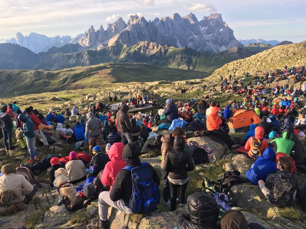 SkiAreaSanPe's tweet image. C&apos;è la musica 🎶 🎻🎷🎹nel dna delle montagne...⛰⛰⛰
 Emozioni ad alta quota: scopri gli eventi musicali dell’estate 2019 nell’area Falcade e Passo San Pellegrino. 

 📌Calendario Eventi:
 skiareasanpellegrino.it/la-musica-nel-……/