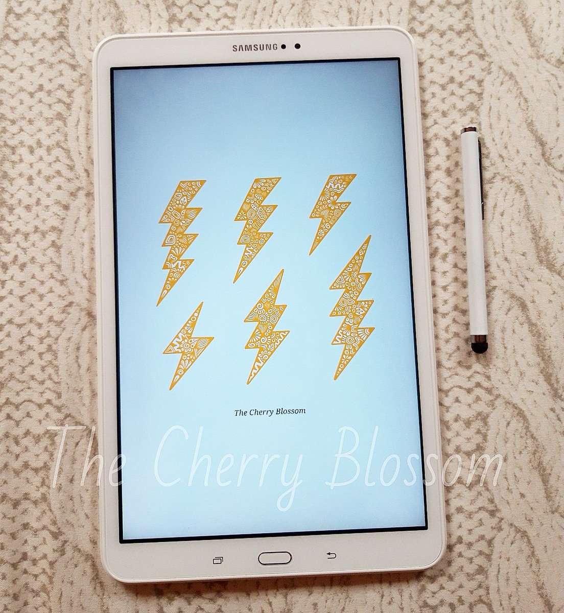 _SakuraArts's tweet photo. 1,2 or 3? Yellow Thunderbolts 💛⚡
#zentangle #doodle #artoftheday #bestoftheday #photooftheday #picoftheday #comment #artist #digitalart #follow #followme #art #color #awesome #drawing #painting #picture #love #creative #gallery #amazing #instagood #instalike #instago #instaart https://t.co/XKnQzu9LYk