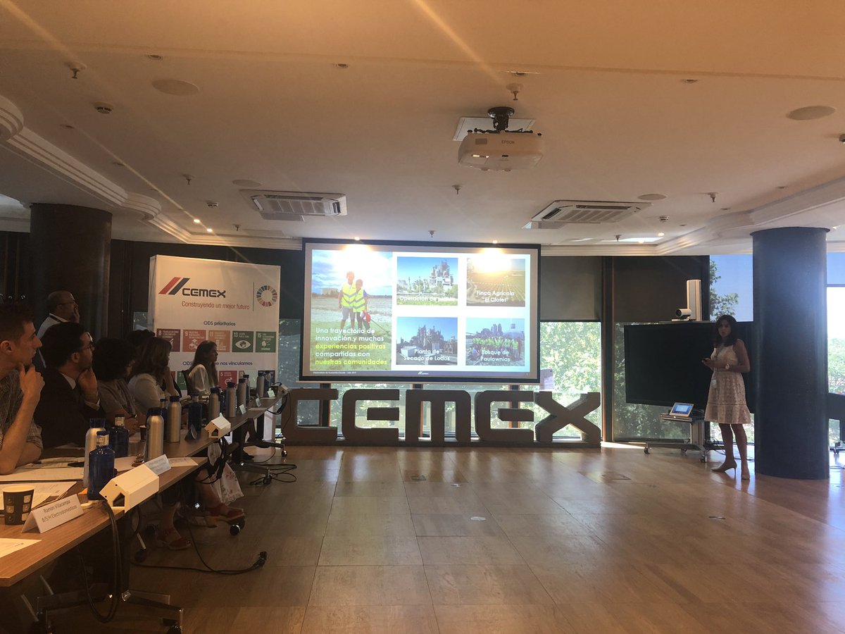 fundacionCEMA's tweet photo. Hoy estamos con @CEMEXEspana en observatorio español de #economiacircular aprendiendo cómo la fábrica de #cemento de alicante contribuye al paso de residuo a recurso. @csostenibilidad https://t.co/iAkEsxx2BD