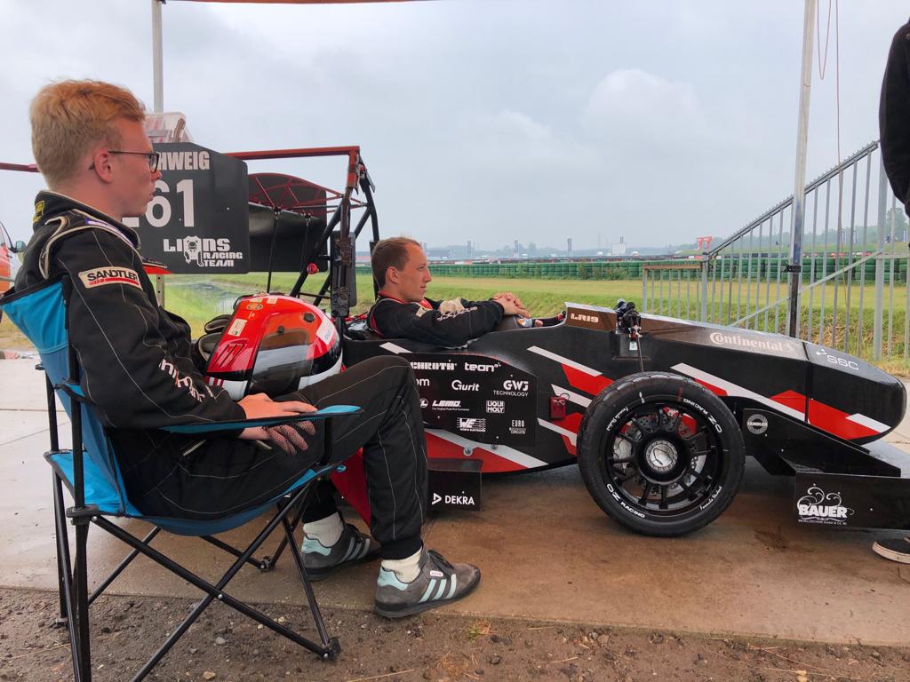 Endurance here we are! 
wishing our driver team the best! 
GO Johann GO Richard! 🦁👏