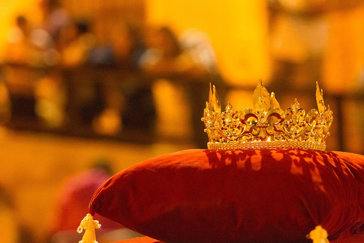 BARBASTRO CUNA Y CORONA 👑👑👑 El programa de este año, se concentra en tres días consecutivos: Viernes 9 de agosto en la plaza del MUSEO DIOCESANO-Representación de los ESPONSALES DE PETRONILA REINA DE ARAGÓN. Sábado 10 de agosto nuestro tradicional MERCADO MEDIEVAL, en el ...