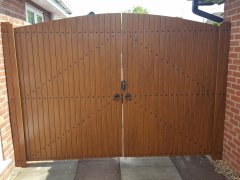 We offer a wood grain finish on our gates to create an attractive appearance that will match existing grain effect windows and doors. Our lightweight and easy to use gates utilise a unique welded frame construction, are weather and U.V. resistant and are maintenance free.