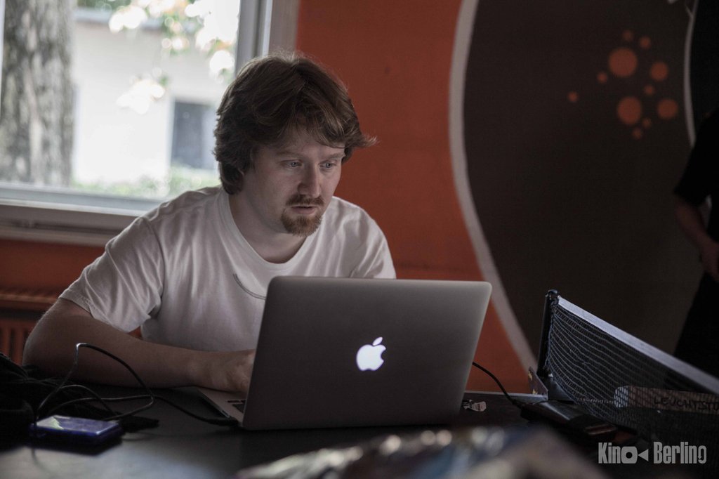 kinoberlino's tweet photo. Wir suchen flinke gute Talente für Filmschnitt, Farbkorrektur, die neue Projekte, Kontakte und Erfahrungen brauchen. Anmeldeformulare: https://t.co/fUMC5dWiMS - #filmschnitt #filmeditor #videoeditor #montage #filmmontage #postproduction #adobepremiere #davinciresolve #finalcutpro https://t.co/j9CizbtJV0