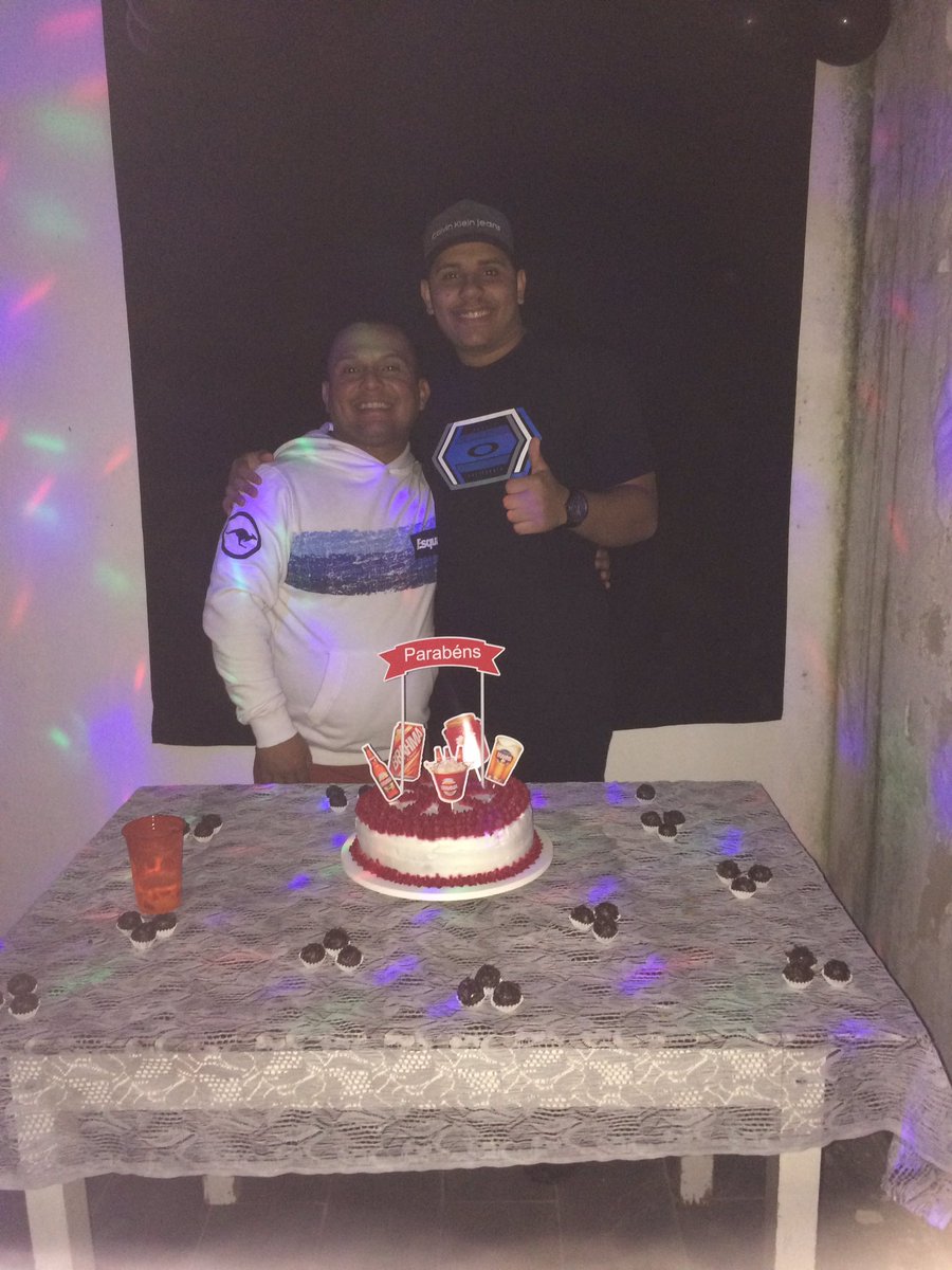 renancgm's tweet photo. Rolou o #BdayVictor 🎼 https://t.co/4gUn7IZx7O