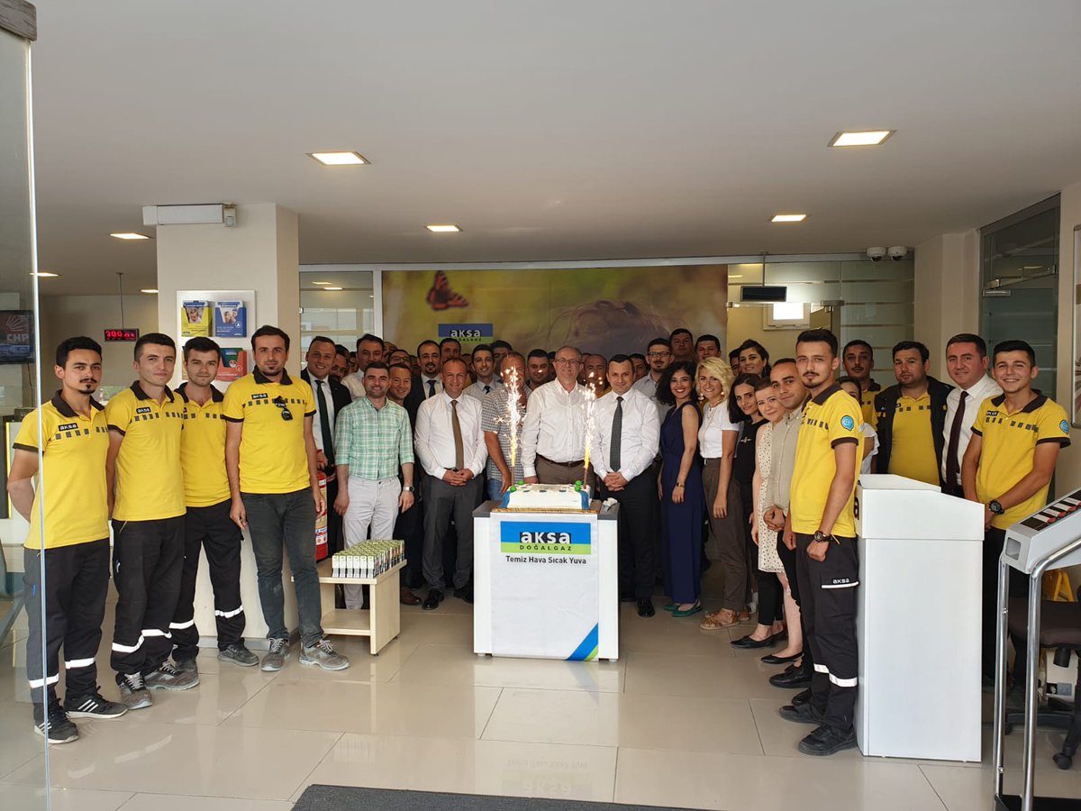 AksaOrduGiresun's tweet photo. Aksa Doğal Gaz ailesi olarak 3 Milyon Aboneye ulaşmamızı Genel Müdürümüz Sn. @alperkonyali 'nın da katılımı ile kutladık. #buenerjibizdevar #AksaDoğalgaz #3MilyonAbone https://t.co/tIxYMvm9zG