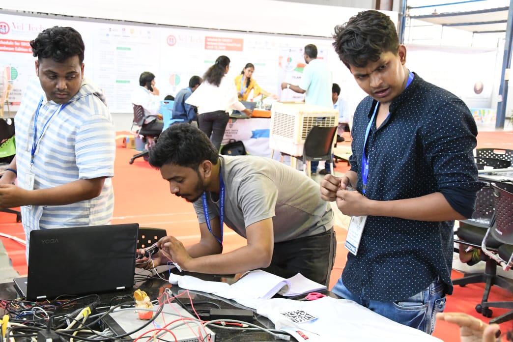 veltechofficial's tweet photo. Day 4 #Smart_India_Hackathon at @VT_Univ #SIH2019 #SIH2019HardwareEdition #SIH2019GrandFinale @SIH2019 @innovation @HRDMinistry @Persistentsys @AICTE_INDIA @mhrd_innovation @i4CIndia https://t.co/iPvJKuyXeh