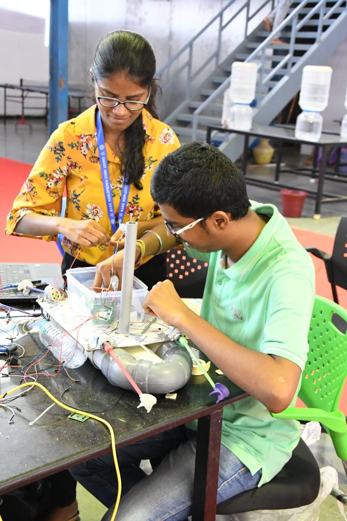 veltechofficial's tweet photo. Day 4 #Smart_India_Hackathon at @VT_Univ #SIH2019 #SIH2019HardwareEdition #SIH2019GrandFinale @SIH2019 @innovation @HRDMinistry @Persistentsys @AICTE_INDIA @mhrd_innovation @i4CIndia https://t.co/iPvJKuyXeh