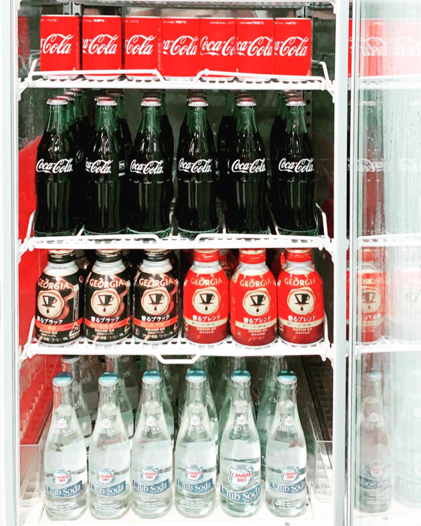 Uzivatel 浅井康太 Na Twitteru トレーニングルームの冷蔵庫へ コカコーラ製品の補充完了 コカコーラ Cokacora Georgia Clubsoda 冷蔵庫 補充完了 インテリア オシャレ オシャレな部屋 自宅 トレーニングルームのある家 コカコーラに囲まれて コーラ