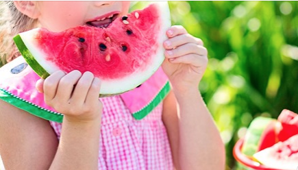 ¿Tu hijo/a no quiere #comer solo?
Toma nota de los pasos a seguir y evita estar horas y horas sentado en la #mesa.
¡Haz que disfrute comiendo!
bit.ly/2JtgVJb