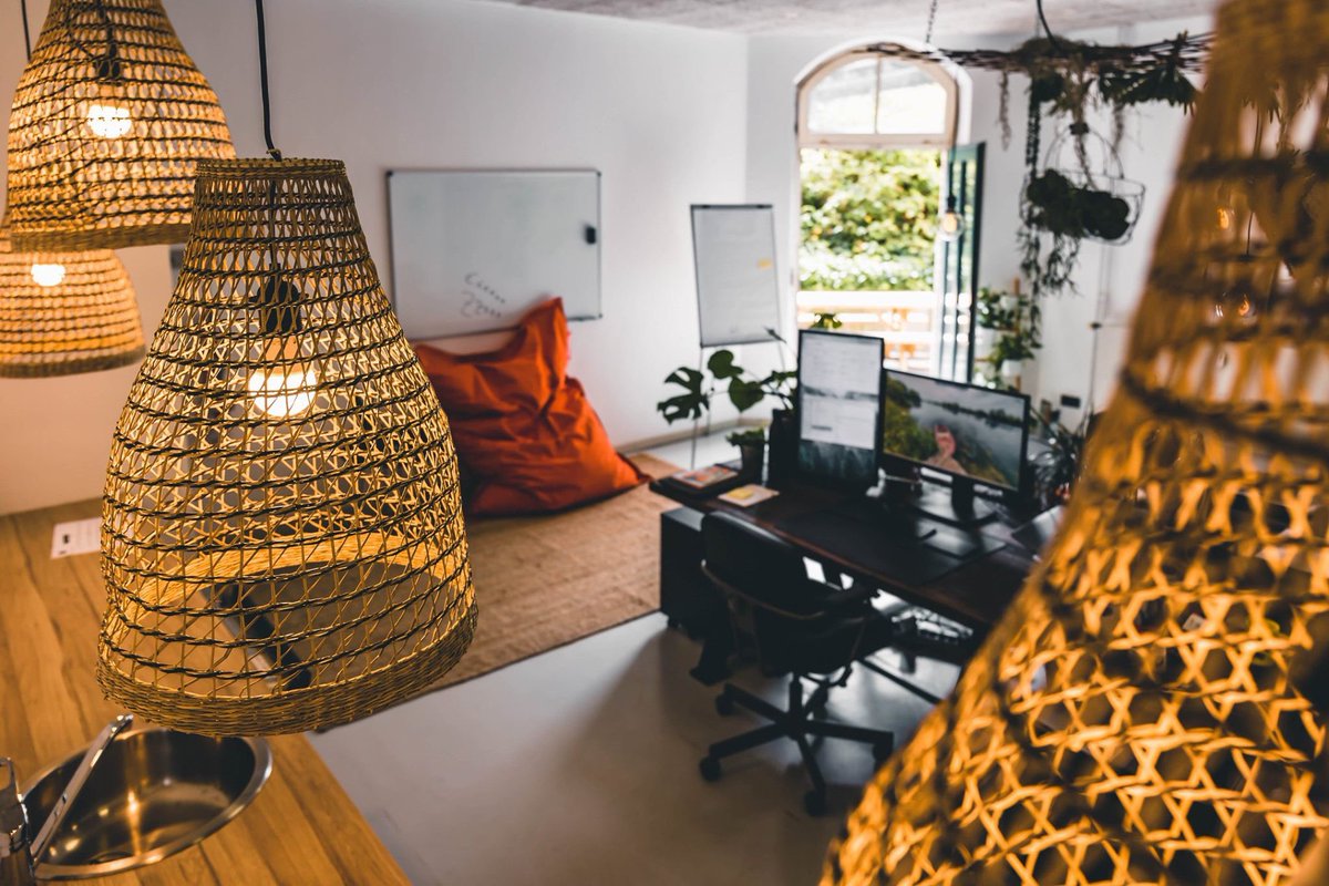 TELEPANO hat ein neues Zuhause. Gemütlich, oder? 👨🏼‍💻🤓 Besucht uns gerne im Eurotec looop ☕️