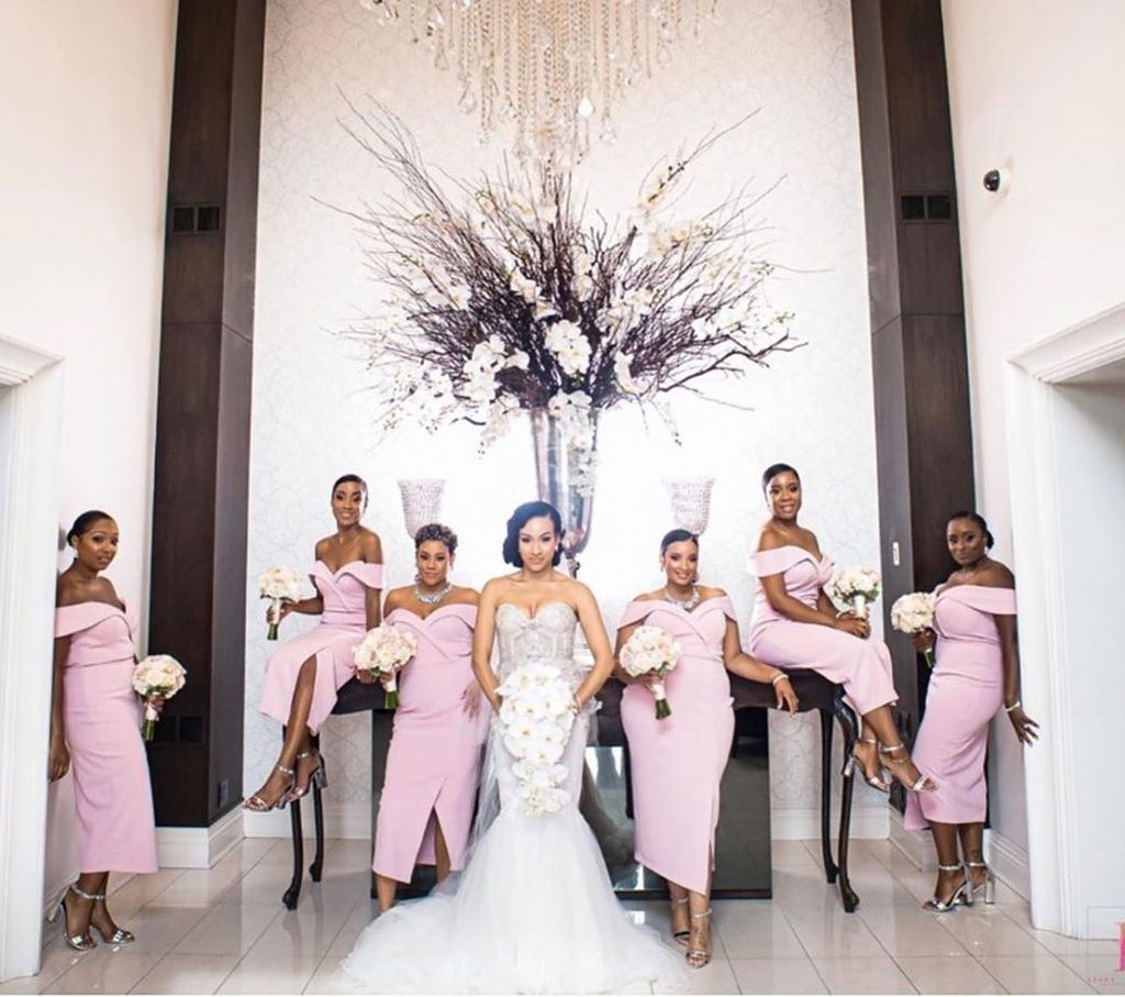 munaluchiBride's tweet photo. Well posed and pretty in pink 💍#munaluchi #munaluchibride #munabridesmaids 
#Repost @tasmo
・・・
s q u a d. captured by the one and only @keshalambert #itsablounttime #munaluchibride #munaluchibridal #blackbride https://t.co/ZGSTm3EAJV https://t.co/Oo0hmGPq5x