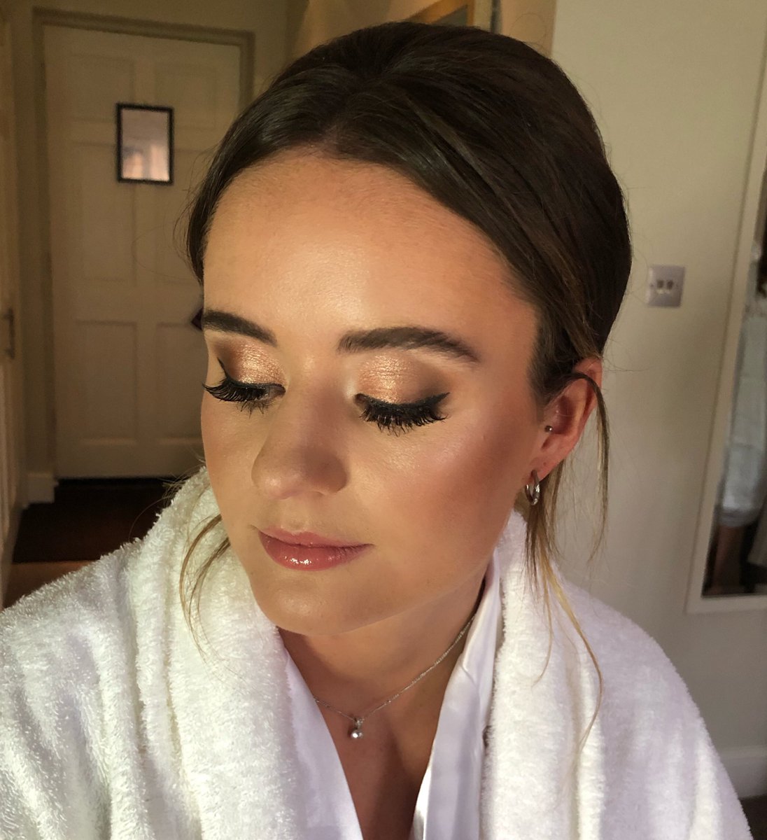 JadeAmyWillis's tweet photo. Same, but different. #sistersister #twinningbridesmaids 💘💘
#makeupbyme https://t.co/9Iha5urayF