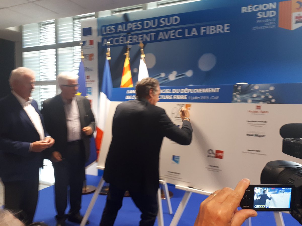 SUD_THD's tweet photo. @ChantalEymeoud et @RenaudMuselier ont lancé officiellement le partenariat avec SFR aujourd'hui à Gap @MaRegionSud @AlticeFrance https://t.co/5Ct7F6xs4J