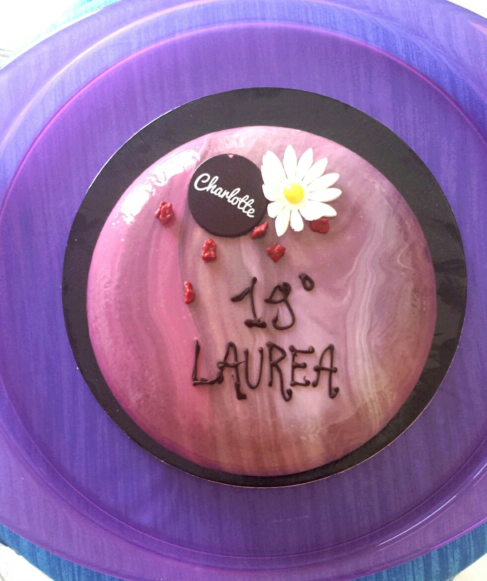 VanessaSantoni's tweet photo. Oggi 19ยฐ anniversario di Laurea! #SSLMIT #IUSLIT @UniTrieste
A "vintage" photograph: 19 years since my Graduation day! #throwback #MastersDegree #TranslationStudies #xl8
(Torta celebrativa more-vaniglia della pasticceria 'Charlotte', #Trieste) https://t.co/SyAW2ijkkV