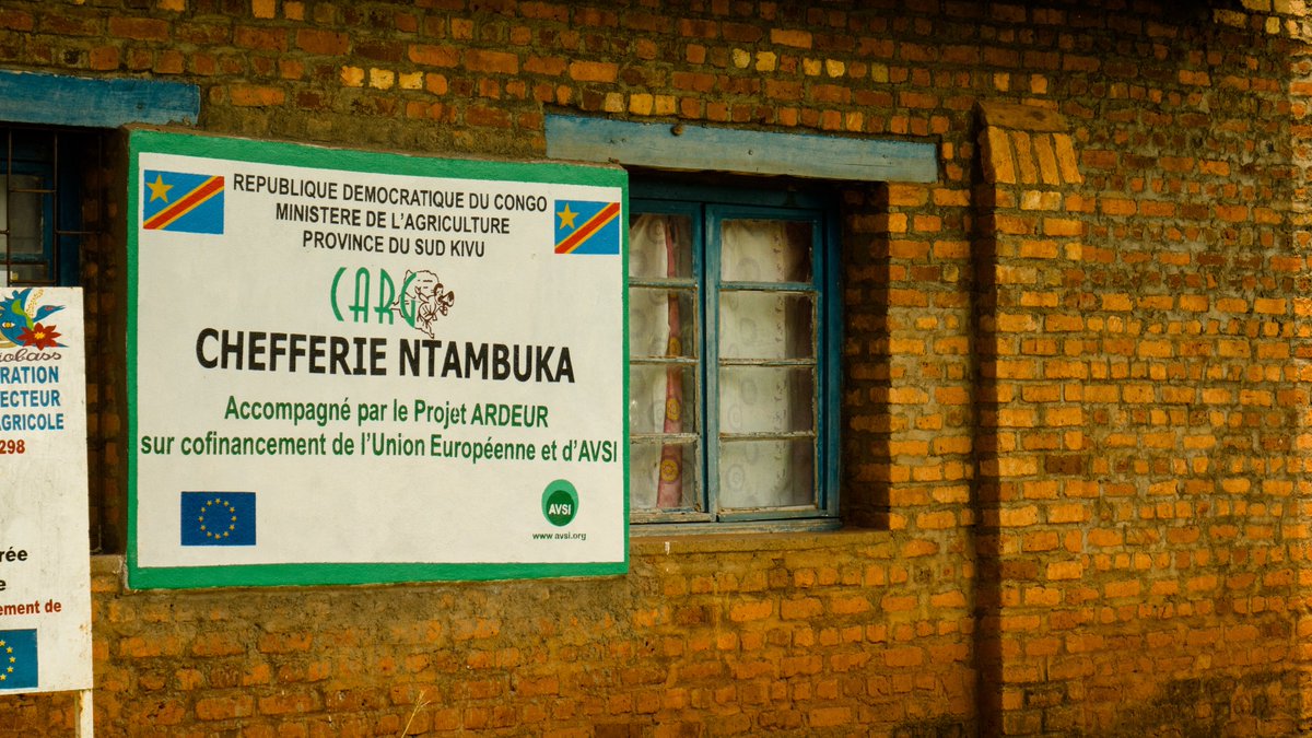 UEenRDC's tweet photo. A #Idjwi, gde île du lac #Kivu avoir des vaches est 1 signe d'honneur &amp; richesse. Elevage &amp; agriculture assurent sécurité alimentaire &amp; relevent revenu du paysan surtout avec l'intégration  du "Genre" pr complémentarité homme-femme ds tous secteurs

✅Appui 🇪🇺 à #Sociétécivile 🇨🇩 https://t.co/w42GAGKySz