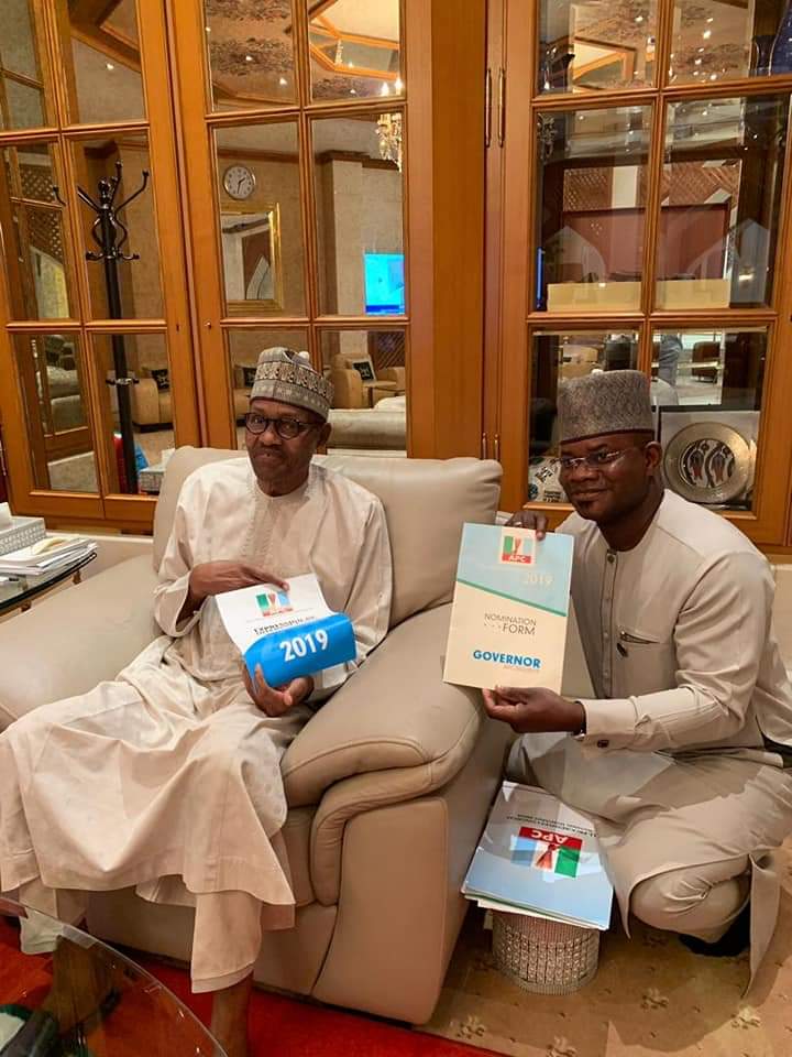 JaafarUmarAbba's tweet photo. President @MBuhari receives Governor Yahaya Bello present him his nomination form seek re-election as Kogi State Governor.
We are good to go..
#GYBX2
#GYB4+4
#BelloWinsIt
#BelloPicksForm https://t.co/Uad0x6JMPJ