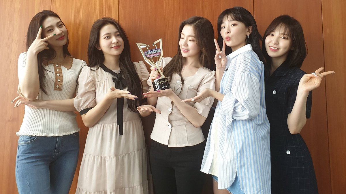 sillyyuqi's tweet photo. hold up i just realized something–
🎡 190626 #Zimzalabim1stWin
📻 190702 #Uh_Oh1stWin
🌸 190703 #Snapping1stWin
🌵 190708 #Fever1stWin
who's doing it like the wow thing squad?? we stan powerful women! https://t.co/hNjVzkaJse