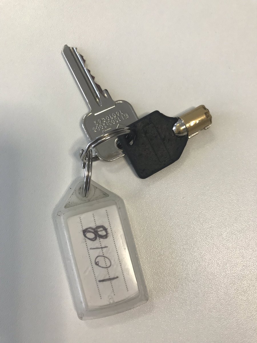 wadds's tweet image. Found two sets of keys this morning on way to work. One on Fleet Street and a second at Seven Dials.

My DMs are open if you can reunite either with owner. Please RT.

#lost #found #keys #london