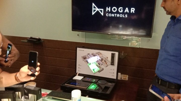 aphrahman's tweet photo. Hogar is here for the latest #home #automation
Prima+ - smart touch panel
#SmartLife #AI
#interior #decoration #electric #electronic #gadgets
@HogarControls https://t.co/9bMi9wJigq