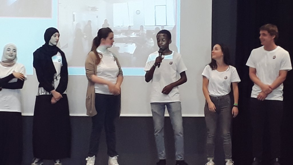 saintherblain's tweet photo. Lancement de la coopérative @SolidareteC ce midi au Carré des Services. Tout l'été, 16 jeunes travaillent en commun et mettent leurs compétences au service des habitants. On leur souhaite un franc succès ! #saintherblain #cooperative #microentreprise https://t.co/xh4UGJ94U4