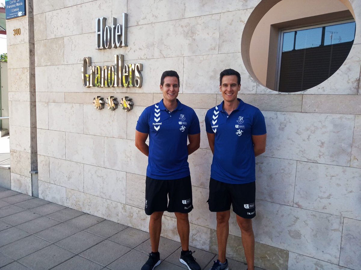 ctafabm's tweet photo. ☑️ YA ES OFICIAL 
Nuestros cincos compañeros ascendidos comenzarán la siguiente temporada en la siguiente categoría correspondiente 
@Refereealberto a La Liga Asobal y nuestros hermanos @FranCost86 y @Alberto_Cost // @verabertoni #CarlosVera 
Fruto de vuestro trabajo 💪🏼 https://t.co/XXtBcR6UBn