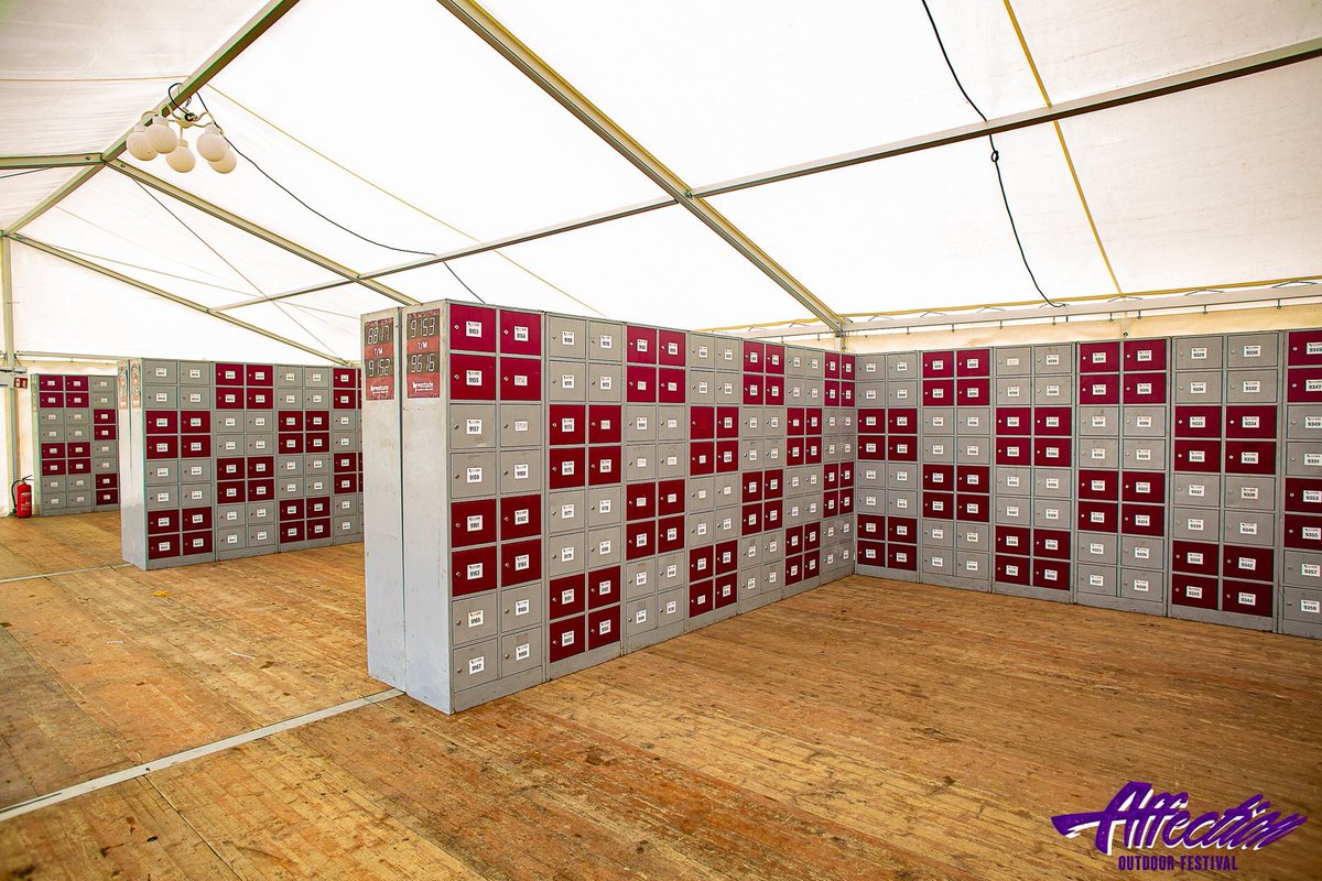 Affection_GER's tweet image. #Lockerbox und #Chargingstation dürfen auf einem guten #Festival einfach nicht fehlen! So könnt ihr zwischendurch euer #Handy laden, damit beim nächsten #Selfie on #Stage der #Akku nicht schlapp macht oder es einfach und sicher im #Schließfach verstauen. #mitgedacht 😅