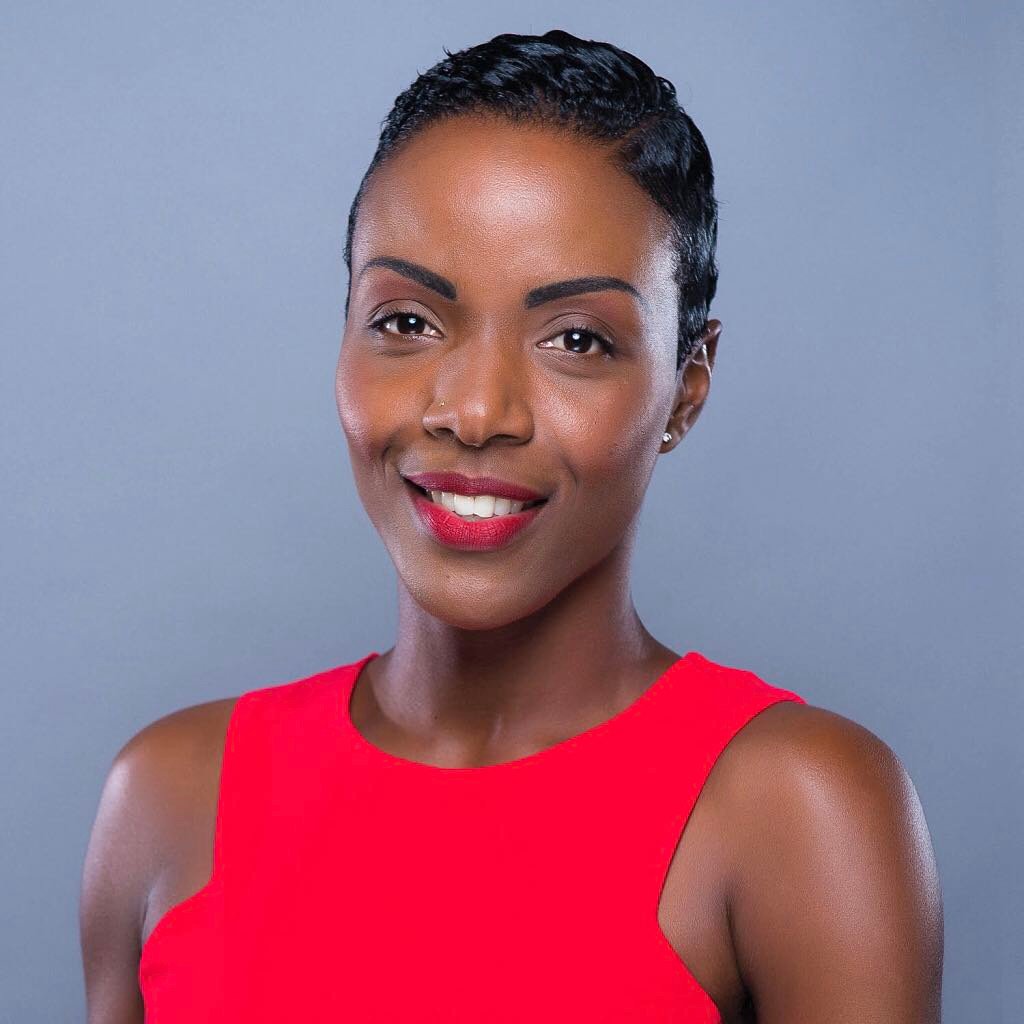purpose_magz's tweet image. [#CrushOfTheDay😍]

Le @mbimagz pose son regard sur @fleurdiles , femme talentueuse, femme ambitieuse aux parcours inspirants.

Jeune femme de 38 ans, maman et chef d’entreprise, Karlina Guillaume est entrepreneure, gérante de l’agence @kfeeinconseils,... bit.ly/2xFZfmX