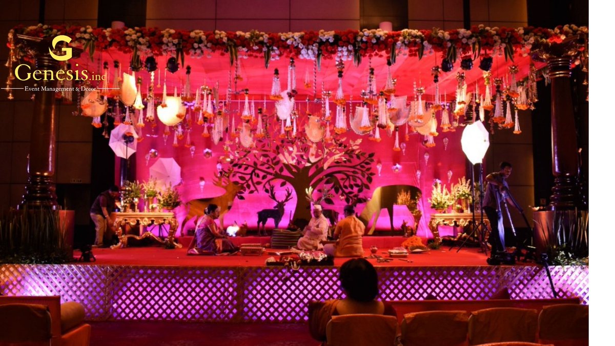 minotti111's tweet photo. The royal Maharashtrian wedding mandap is inspired from Peshwai era and we love the traditional details of our heritage embodied in the decor!
#maharashtrianwedding #traditionalwedding #traditionalweddingvibes #shaadi #colorsofhappiness #weddingfashion #weddingdecor https://t.co/BhdOg4Elhp