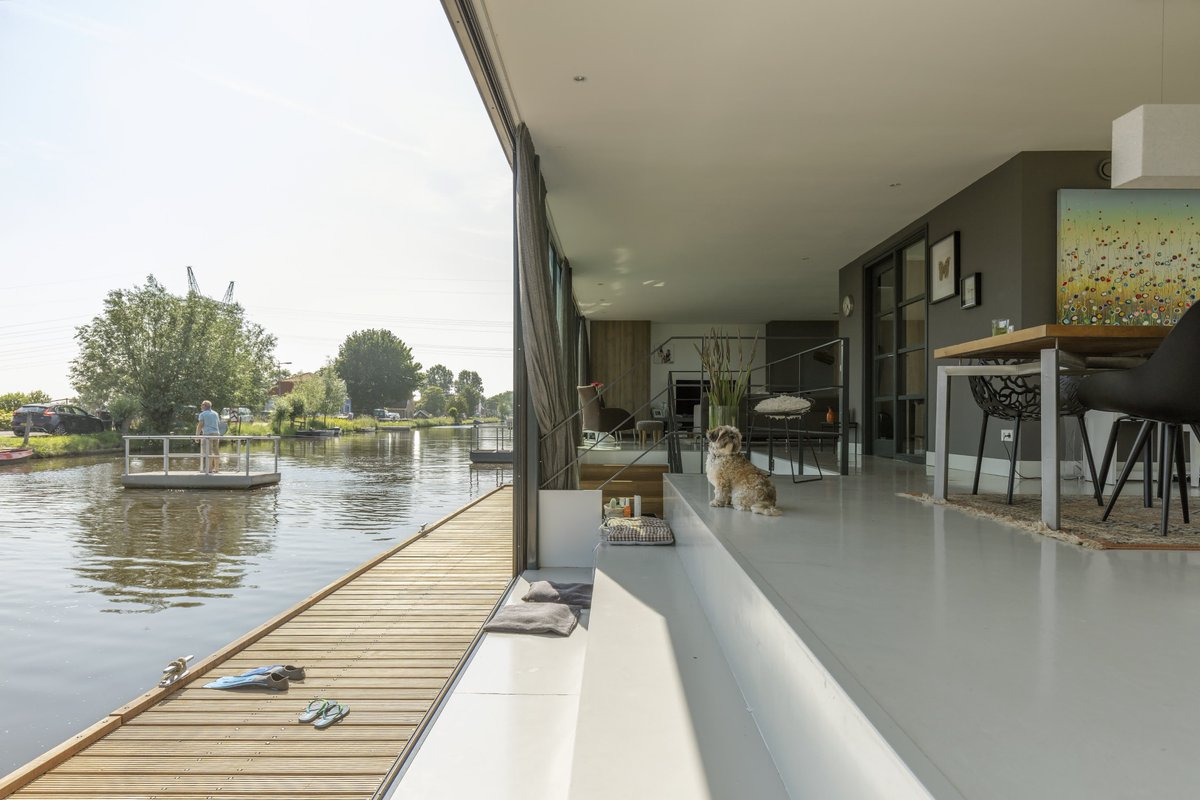 Voor een particuliere opdrachtgever in Broek in Waterland hebben de architecten Bob Ronday en Finbarr McComb een woonark ontworpen: architectenweb.nl/n46292