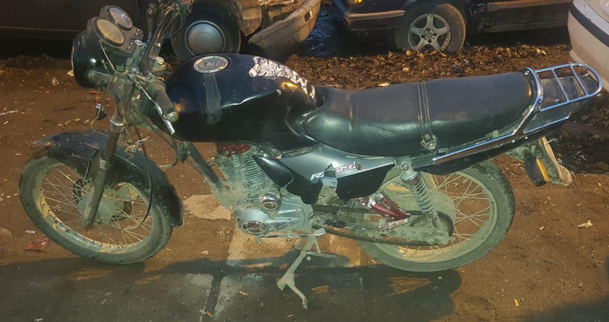 Radio_Seis's tweet photo. Un joven llegó hasta la comisaría para realizar la denuncia con el  comprobante de su seguro, pero el vehículo tenía pedido de secuestro. #Bariloche Más info en: https://t.co/ooo7UTvM0A https://t.co/HxuJQc5jsd