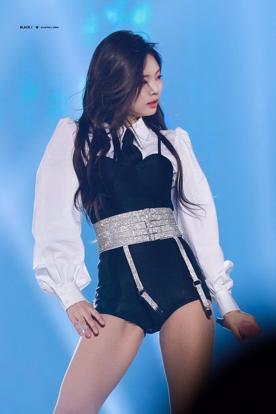 "We want to do our best for all the work that's been give to us. Even then, if I were to be greedy, we want to become a group who many people will cheer for and trust without bias, no matter what kinds of songs we bring or stage we stand on" -  #JENNIE #BLACKPINK    #BLINKS  
