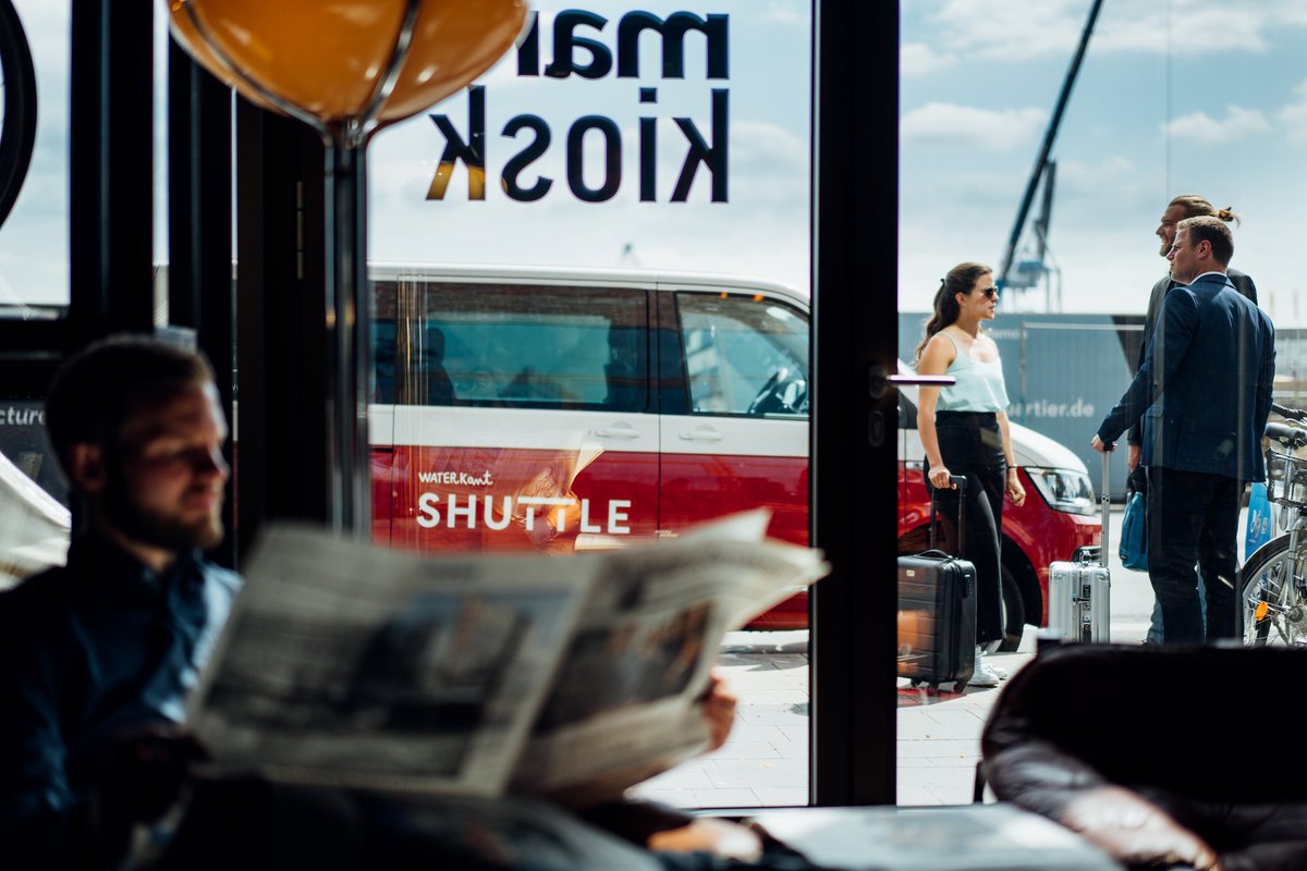 Nach dem luxuriösen Hotelaufenthalt geht es luxuriös weiter mit dem Waterkant Hotel Shuttle!
@25hourshotels
______________
#waterkantshuttle #hamburgechtbewegen #shuttle #waterkant #newworkspace #mobilität #hamburg #hh #volkswagen #vwt6 #caravelle #25hourshotel https://t.co/FoacwupcUm