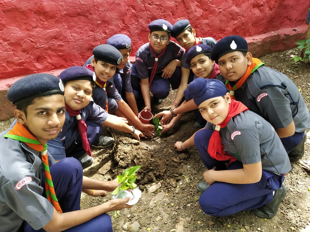 StateScout's tweet photo. राजस्थान राज्य भारत स्काउट एंड गाइड मुख्यालय कोटा में स्थित नालंदा सीनियर सेकेंडरी स्कूल में स्काउट गाइड द्वारा वृक्षारोपण किया। 
#RajasthanScouts #BharatScouts #ScoutandGuide @bsgnhq https://t.co/nkRKsTV94A
