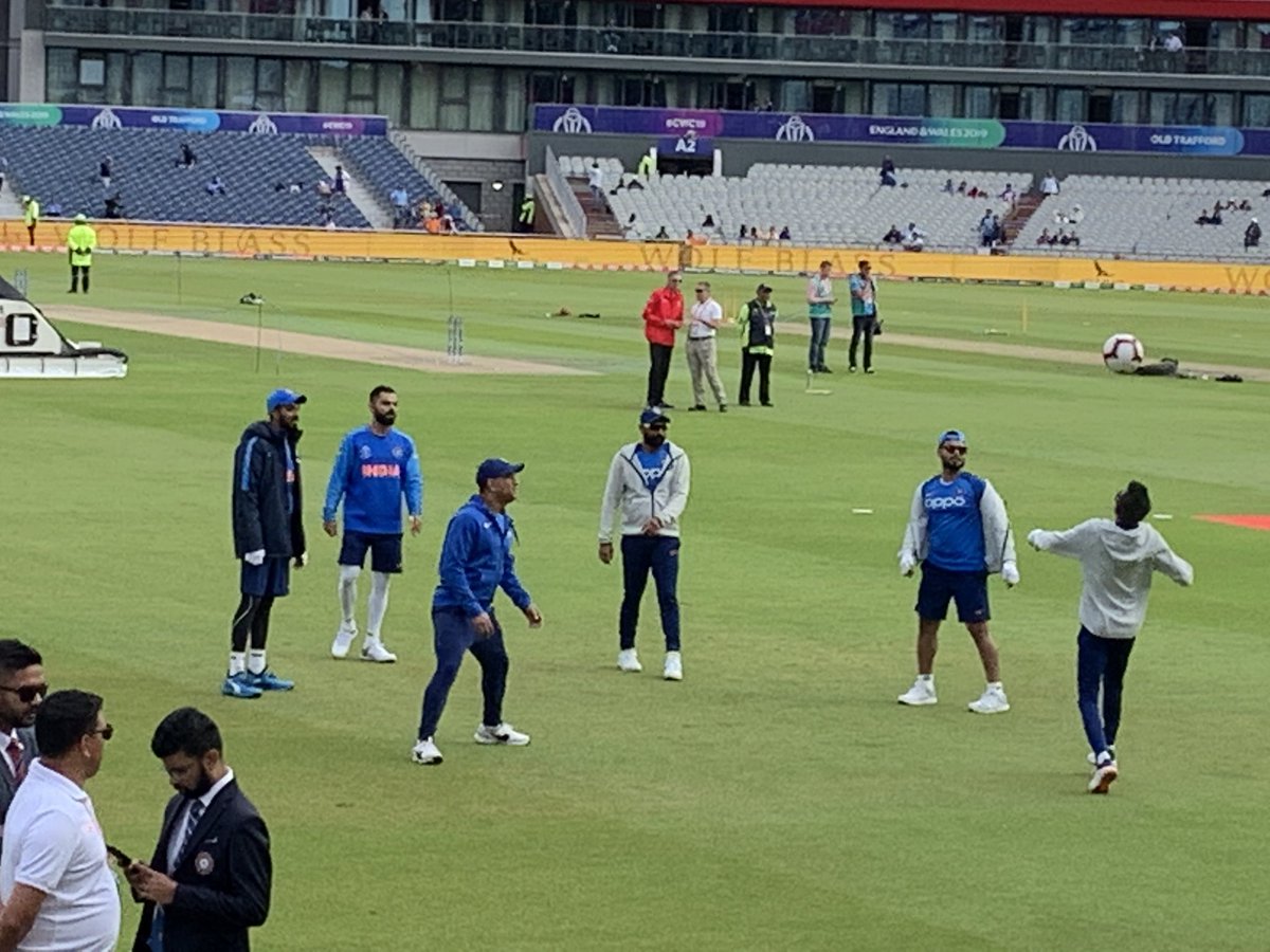 smsandeep's tweet photo. Few pics of the great @msdhoni at Old Trafford prior to the start of game against NZ. #CWC19 #CWCUP2019 #MSDhoni https://t.co/OKcGvtzxOK