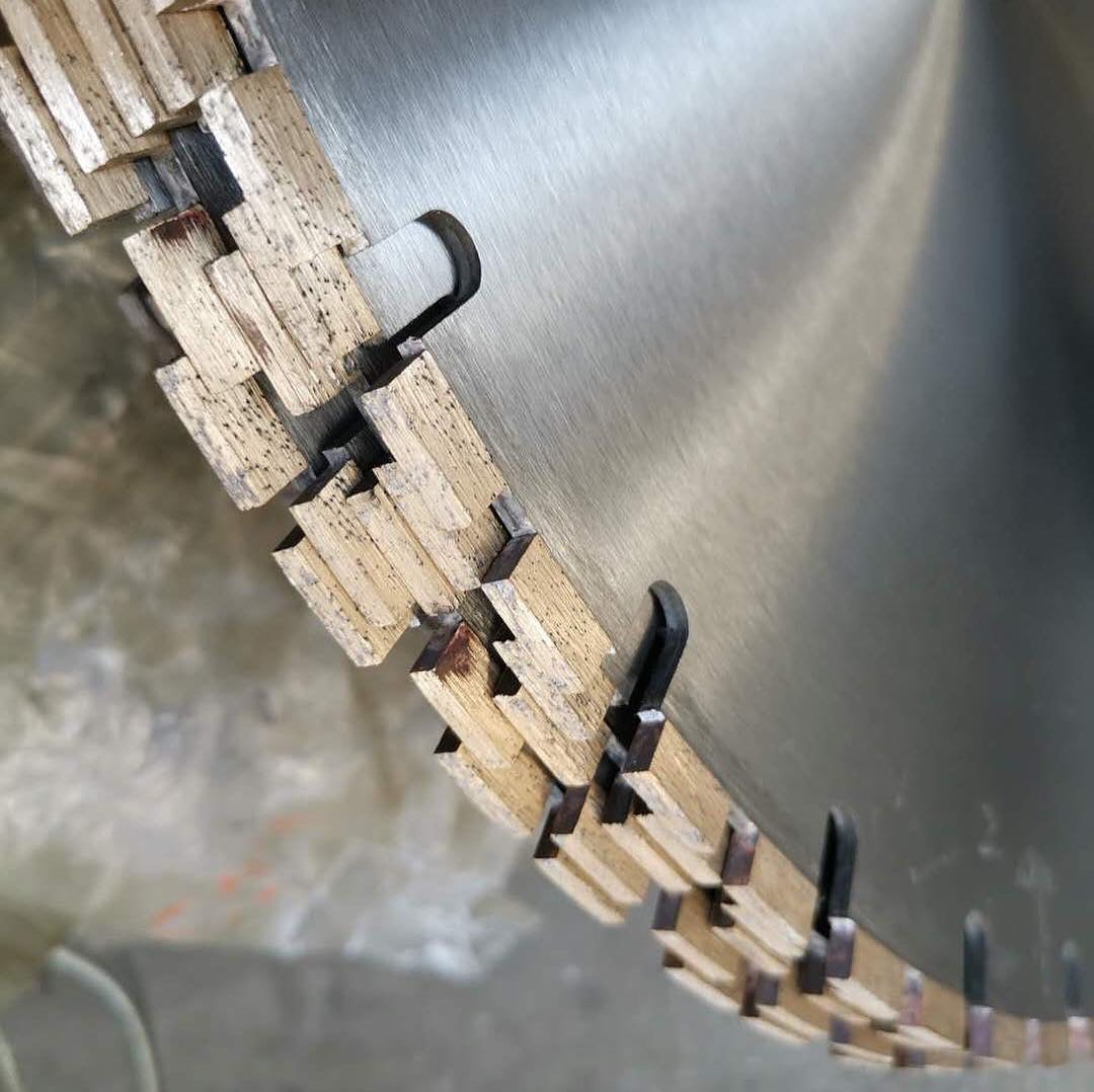 LATUXDBD's tweet photo. Best blade photo in a while, huge shoutout to @yaodiors 
LATUX can provide you with more than just the best Diamond Blades. Check out our selection of Walk behind saws for all your contracting needs! 
Link in bio.
🔶🔶🔶
#corecut
#walkbehindsaws
#instagood 
#instadaily
🚧
#latux https://t.co/xA9IED9Vsz