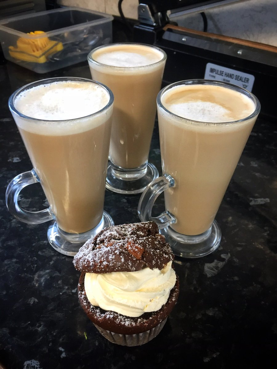 SnapBoxCafe's tweet image. We have a selection of hot drinks for both dine in and take away customers here at Snap Box Cafe☕️☕️:
Instant Coffee £1.00, Tea £0.80, Latte £1.50, Cappuccino £1.50, Syrup shots available in Latte &amp;amp; Cappuccino £0.25, and Hot Chocolate £2.00